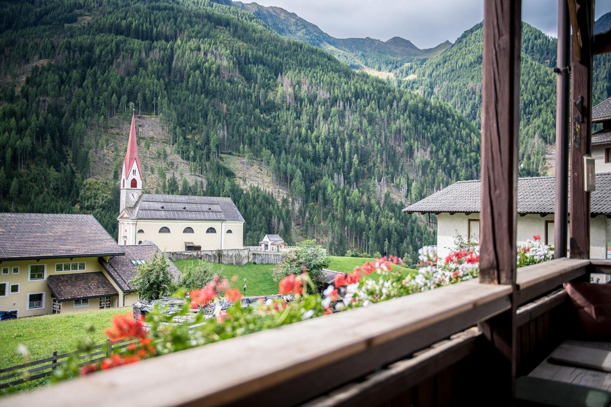 Oberwirt Hotel Selva dei Molini Buitenkant foto